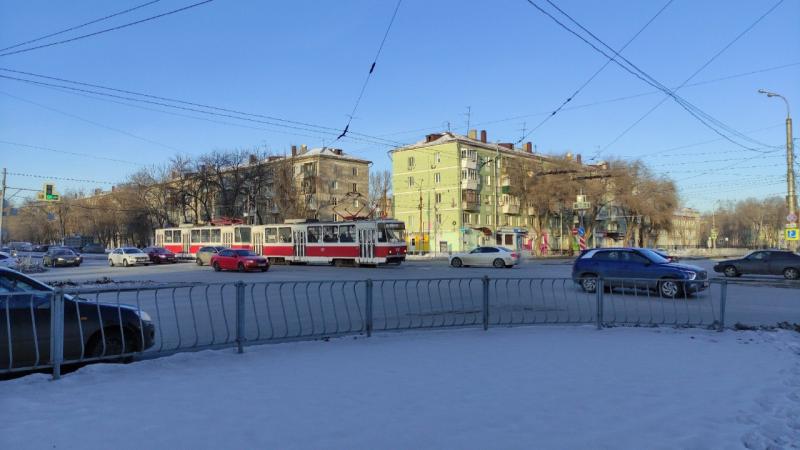 17 января в Самаре у ТЦ "Гудок" автомобили столкнулись на трамвайных путях