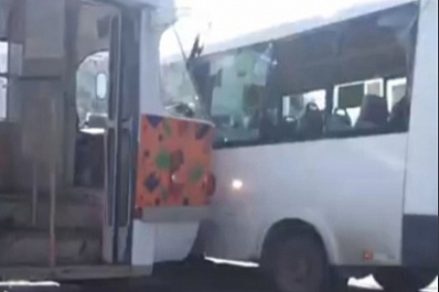 В Самаре 3 июля трамвай протаранил пассажирский автобус