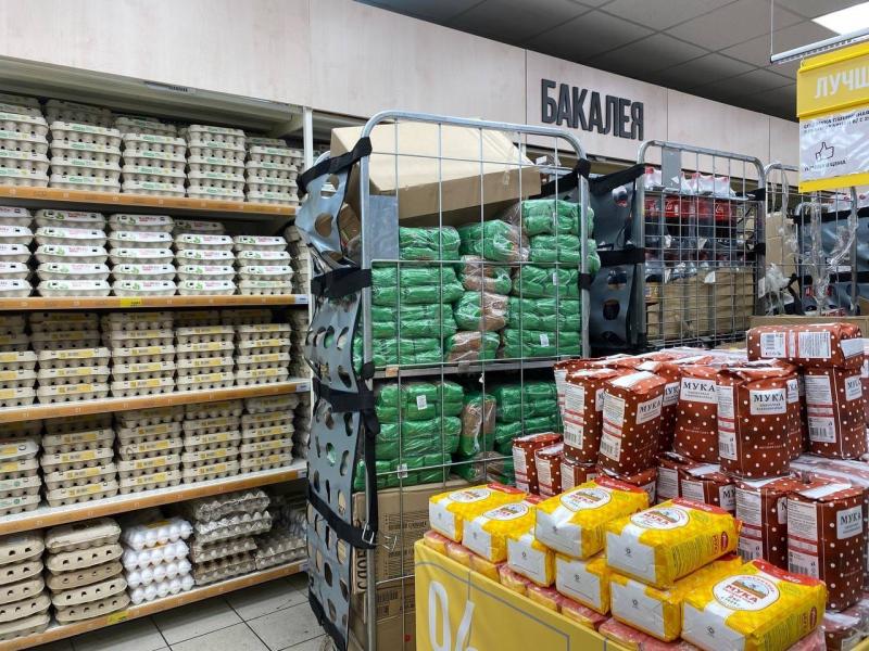 В Самаре жителям показали полные полки магазинов с сахаром и крупами в марте 2022 года