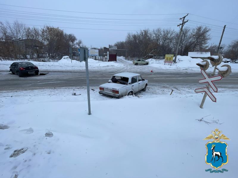 В Тольятти пенсионер на "семерке" протаранил Geely