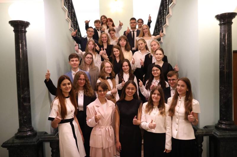 Вячеслав Федорищев вручил медали отличникам