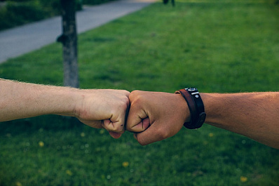 В Самаре между двумя друзьями разгорелась драка из-за сердца девушки