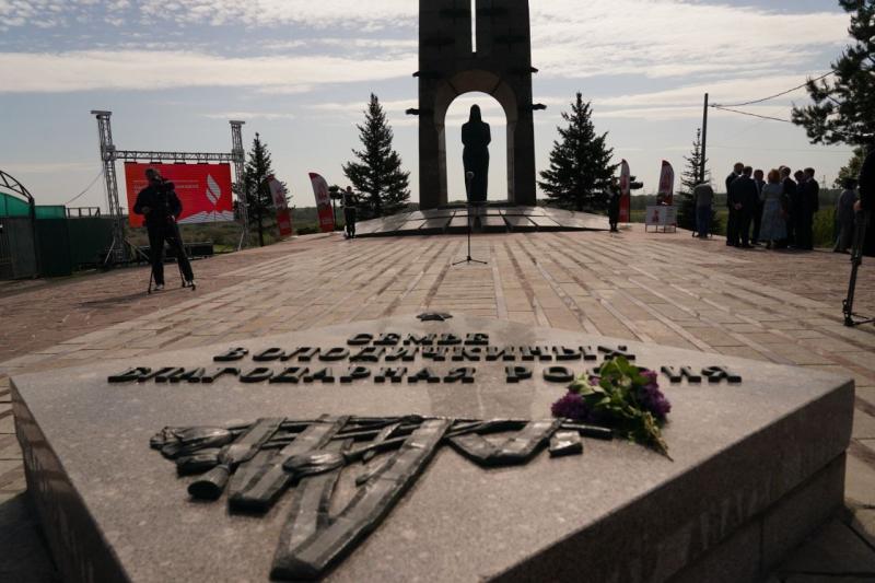 Память не угасает: в Самарской области зажглось 10 Вечных огней