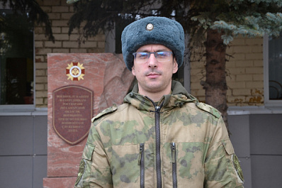 Услышал стон и отправился на выручку: в Самаре росгвардеец спас из горящей квартиры мужчину