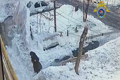 В Самаре возбудили три уголовных дела из-за травмирования горожан при падении льда и снега с крыш