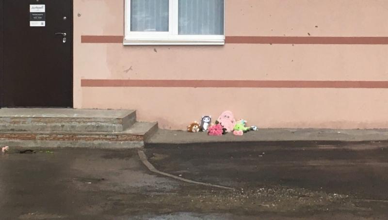 В Самаре на месте убийства 3-летней девочки 8 июня создали мемориал памяти
