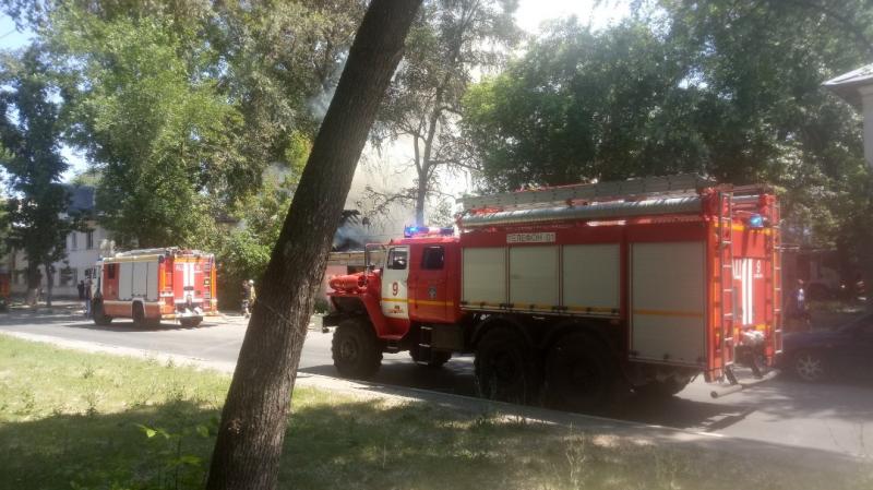 В Самаре на проспекте Юных Пионеров загорелся дом