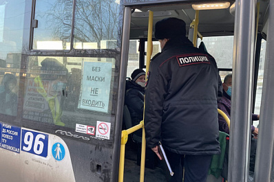 В тольяттинском общественном транспорте за один день поймали семь "антимасочников"