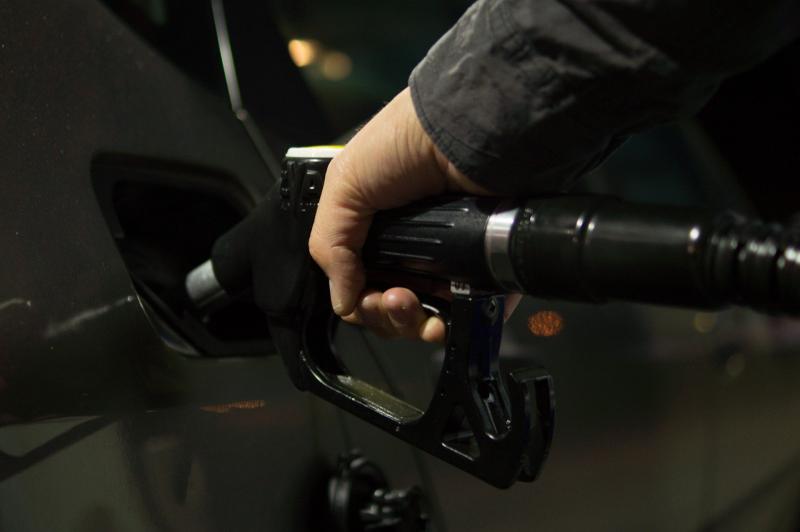 Европарламент поднял вопрос о мерах поддержки в связи с высокими ценами на бензин