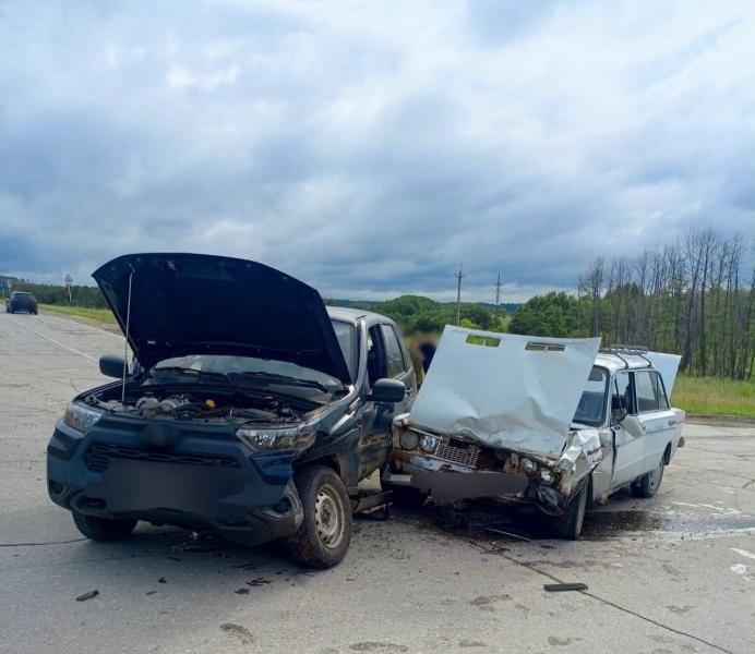 В Сызранском районе в аварии с "шестеркой" и "Нивой" пострадал мужчина