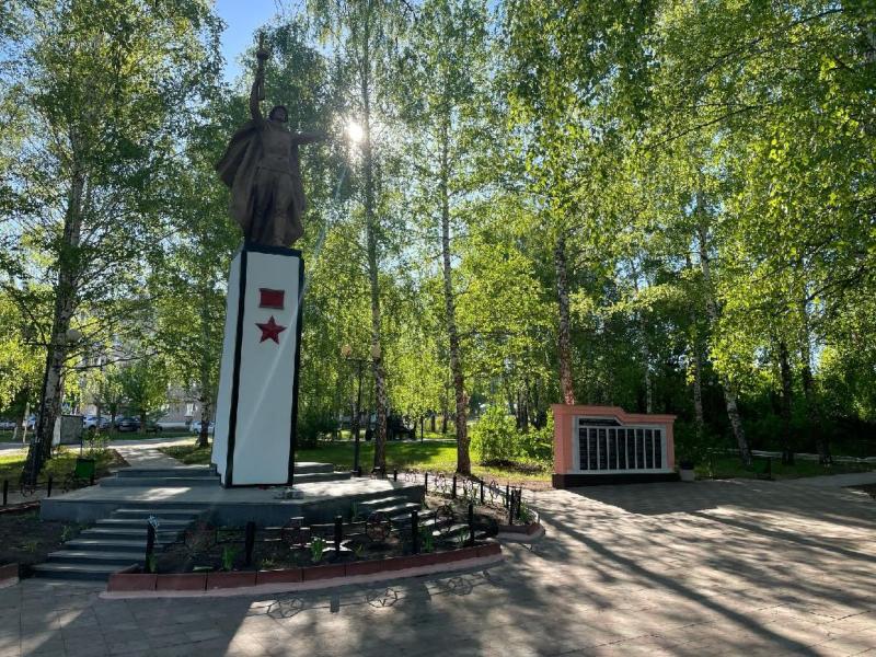В Новосемейкино отремонтировали памятник "Воинам-освободителям"