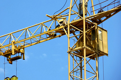 В Самаре рабочие приступили к внешней отделке построенного торгового центра в Волгаре