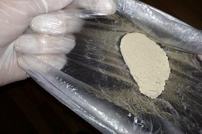 Жительница Сызрани после задержания выкинула в мусорное ведро сверток с героином