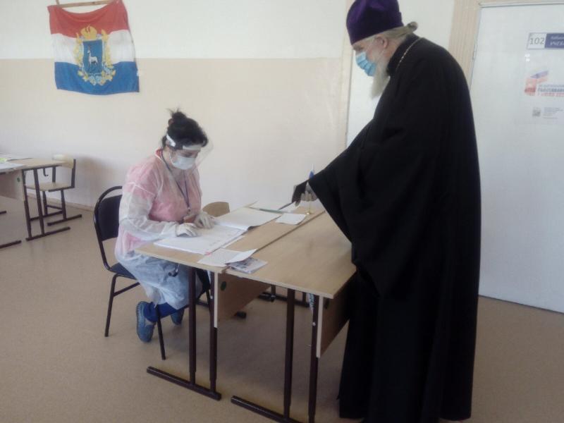 Участие в голосовании по поправкам в Конституцию принял почётный гражданин Тольятти, протоиерей РПЦ отец Николай