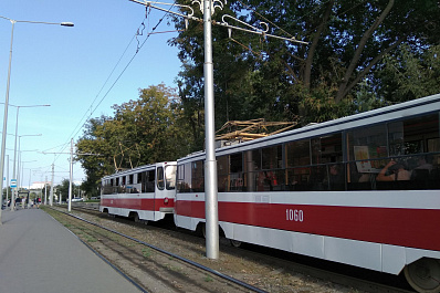 Трамвай сбил велосипедиста, ехавшего по Самаре в наушниках