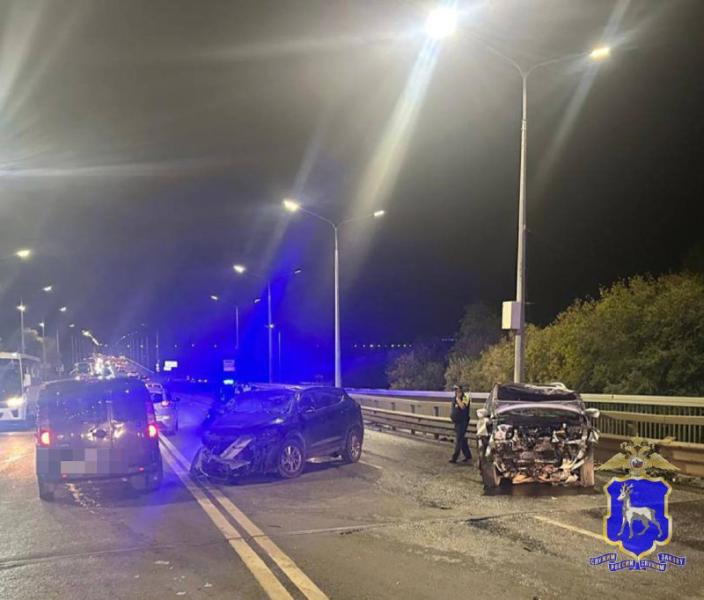 В Самаре на Южном шоссе столкнулись пять легковушек