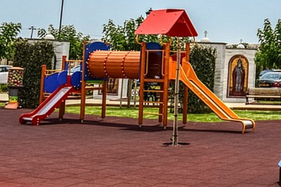 В Хрящевке реконструируют еще один двор 