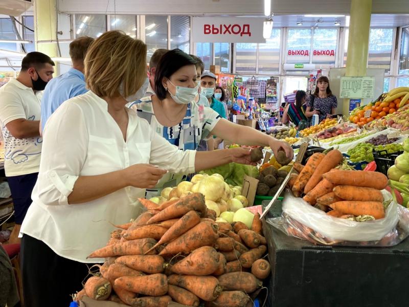 Новые ярмарки, торговля без посредников и общественный контроль: как сработали оперативные меры по снижению цен на овощи в Самарской области