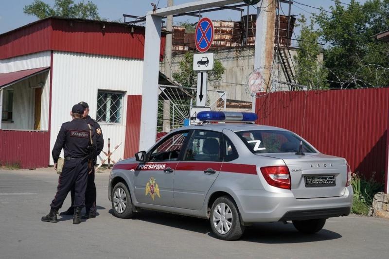 В Тольятти мужчина угрожал ножом сотрудникам магазина