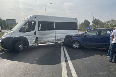 Пассажирский автобус попал в аварию на трассе в Самарской области