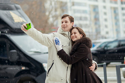 Что покупают перед праздниками: на маркетплейсах выросли продажи мужской одежды и ювелирных украшений