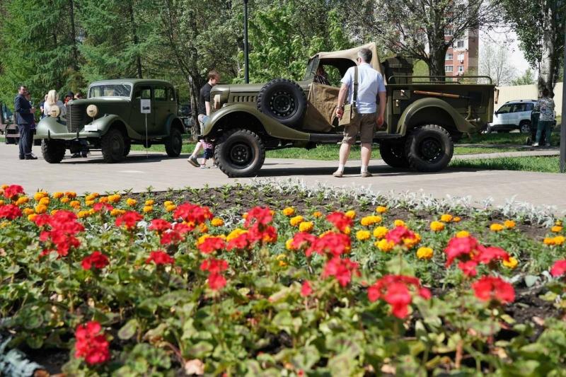 Дмитрий Азаров возложил цветы к мемориалу "Самара - город трудовой доблести"