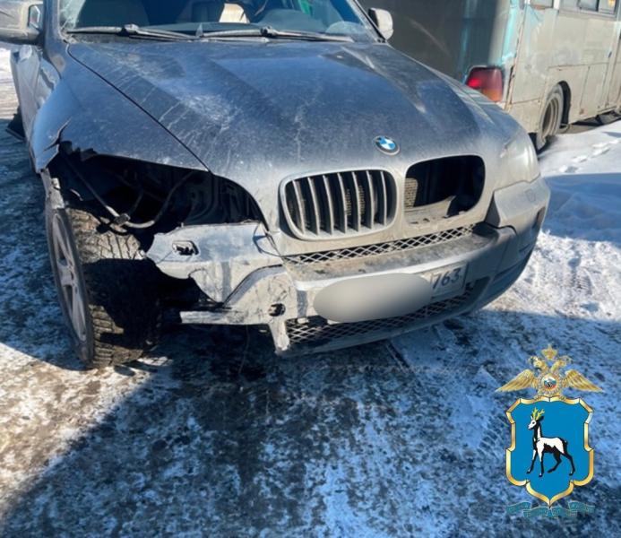 В Самаре 18-летний парень сбил пенсионера на обочине