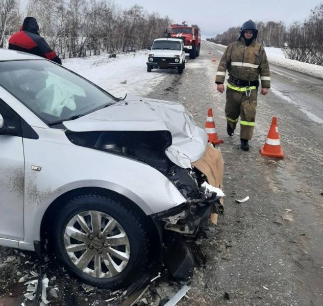 В Самарской области после столкновения трех автомобилей пострадали два человека