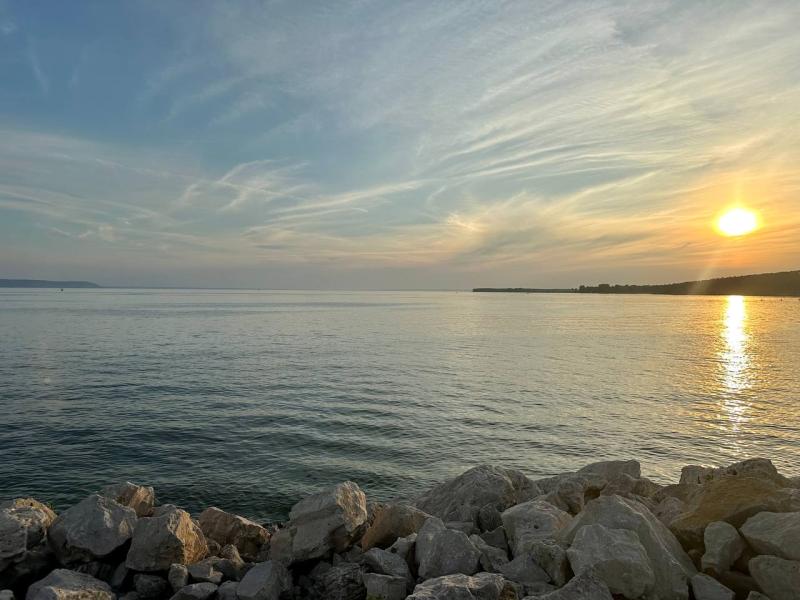 "Женщина уже посинела": самарец спас семью туристов на косе у Соляного острова