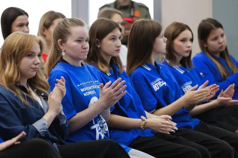 Губернатор Вячеслав Федорищев встретился с волонтерами Самарской области