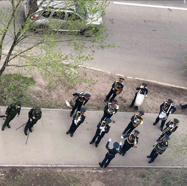 В Самаре для ветерана Курской битвы устроили мини-парад