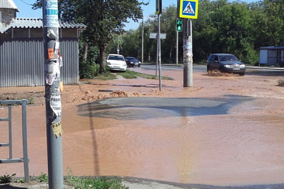 В Самаре затопило перекрёсток Мориса Тореза и Карбышева
