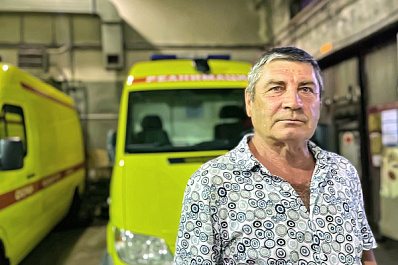 "Нужно вместо сирен включать плач ребенка": самарский водитель реанимобиля Юрий Поляков рассказал о своей работе