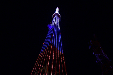 В День добровольца праздничной подсветкой озарилась самарская телебашня