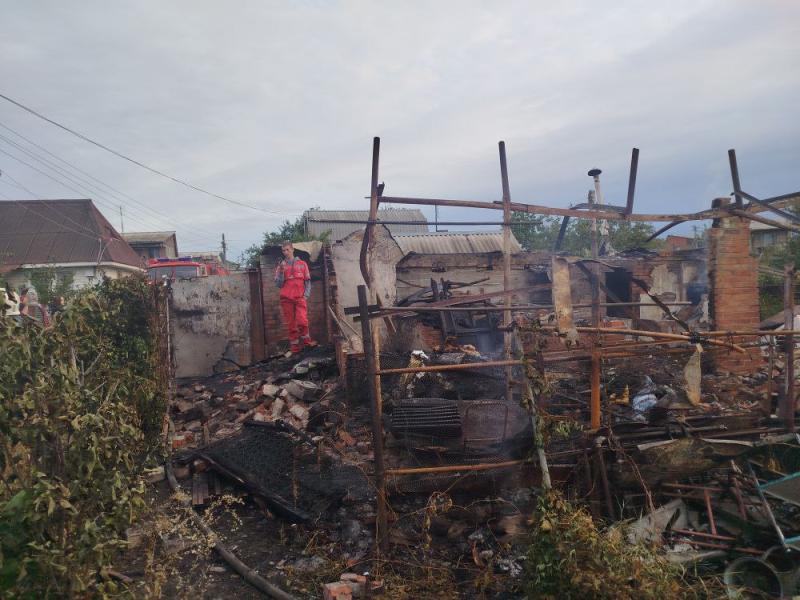 В Самарской области три человека погибли в ночном пожаре на даче