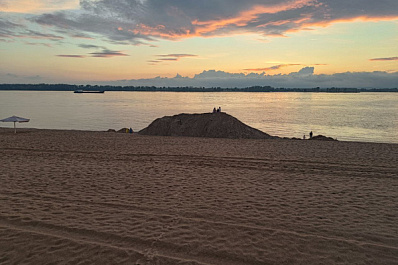 Выносят мусор и срезают водоросли: в Самаре приводят в порядок городские пляжи