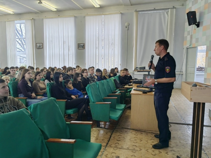 Самарские студенты прослушали краш-курс от полицейских 