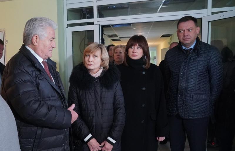 В Самаре депутаты СГД, министр здравоохранения и глава города проверили ход строительства детской поликлиники в Октябрьском районе