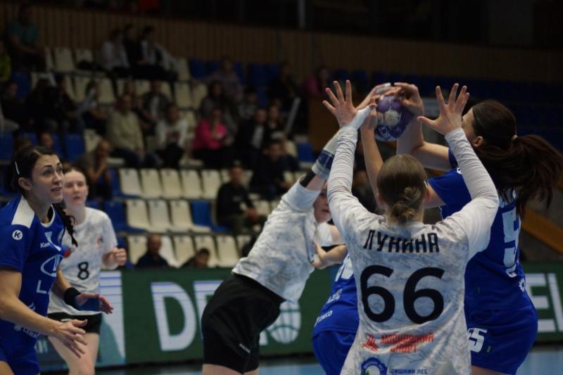 Два шага до трофея: гандбольная "Лада" вышла в полуфинал Кубка России
