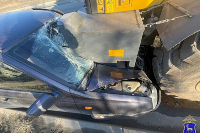 В Тольятти женщина на LADA Kalina наехала на погрузчик и попала в больницу