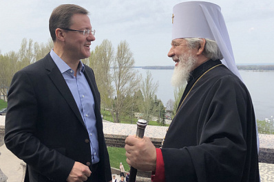 Дмитрий Азаров поздравил владыку Сергия с 30-летием архиерейского служения