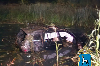 В Самарской области внедорожник на скорости вылетел в кювет и перевернулся