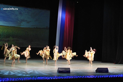 Соскучились по мирной жизни и аплодисментам: в Тольятти гастролируют танцоры из ДНР