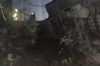 Под Самарой 16 июня лоб в лоб столкнулись два большегруза и легковушка