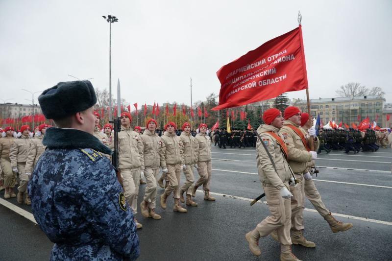 Фоторепортаж: в Самаре состоялся юбилейный Парад Памяти