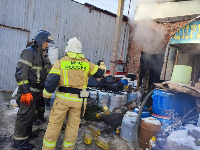 Локализовали за полчаса: в Самаре тушат пожар на складе подсолнечного масла 