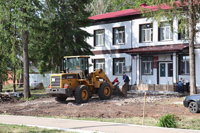 В селе Шентала благоустраивают одновременно две общественные территории 
