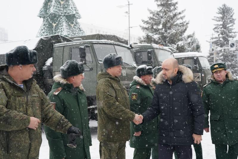 Вячеслав Федорищев передал спецтехнику в зону СВО бойцам из Самарской области