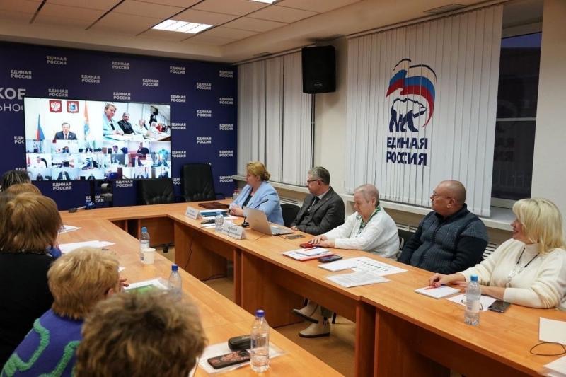 Акценты – на сложных вопросах: Дмитрий Азаров нацелил на эффективную работу партийный актив "Единой России"