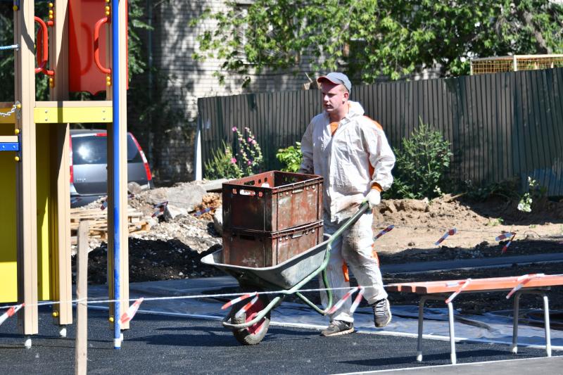 Дворы по нацпроекту благоустраивают с опережением